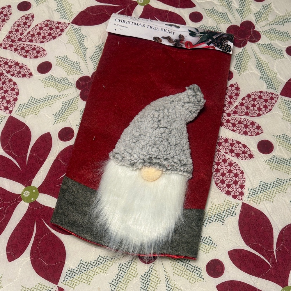 New Middleton Home Gnome Tree Skirt